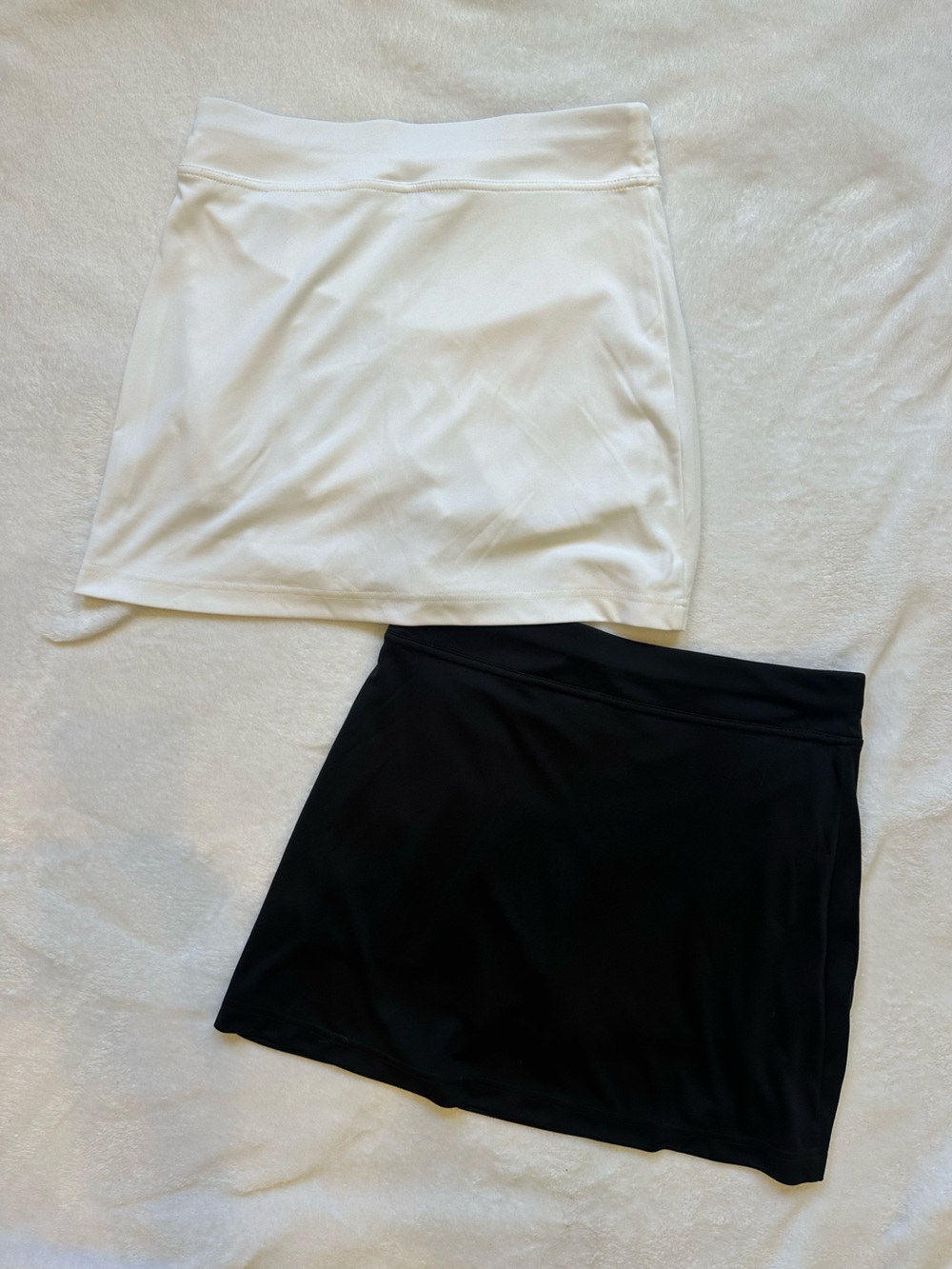 Callaway lot is 2 Black & White Women's Golf Skirts with Zippered Pockets - Picture 4 of 9